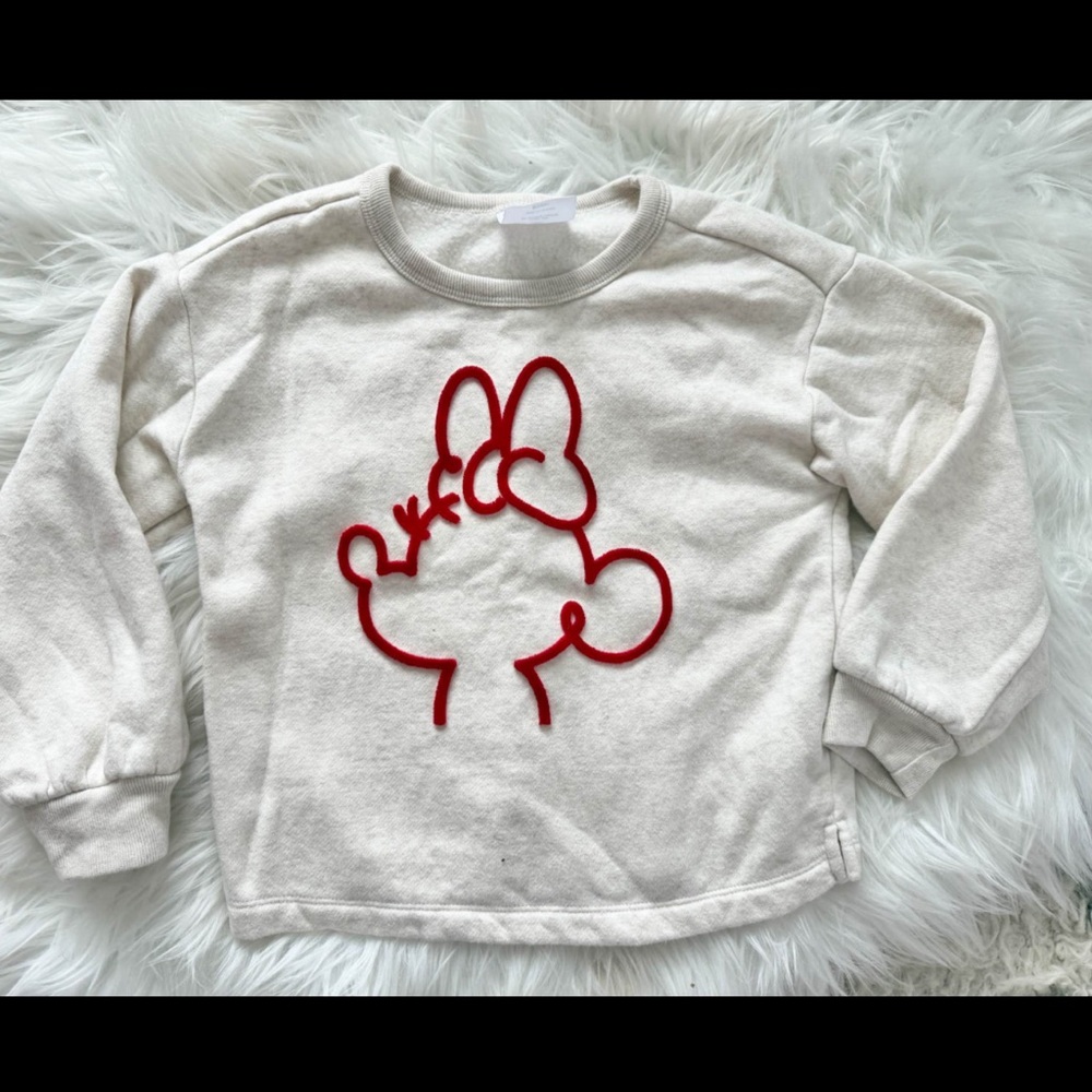 Little girl size 5 Gap Disney Minnie Mouse sweatshirt in great condition